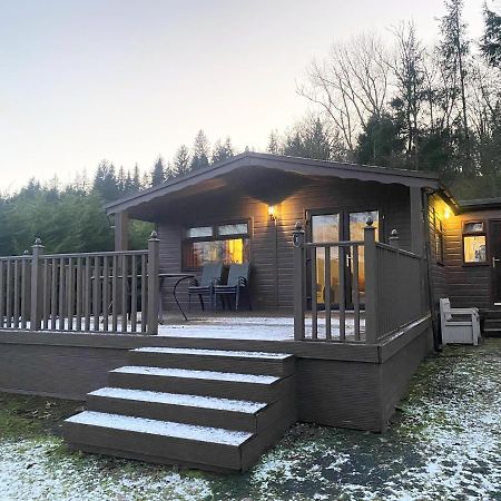 Stunning 4-Bedroom Cabin With Hot Tub In Beattock! Eksteriør billede