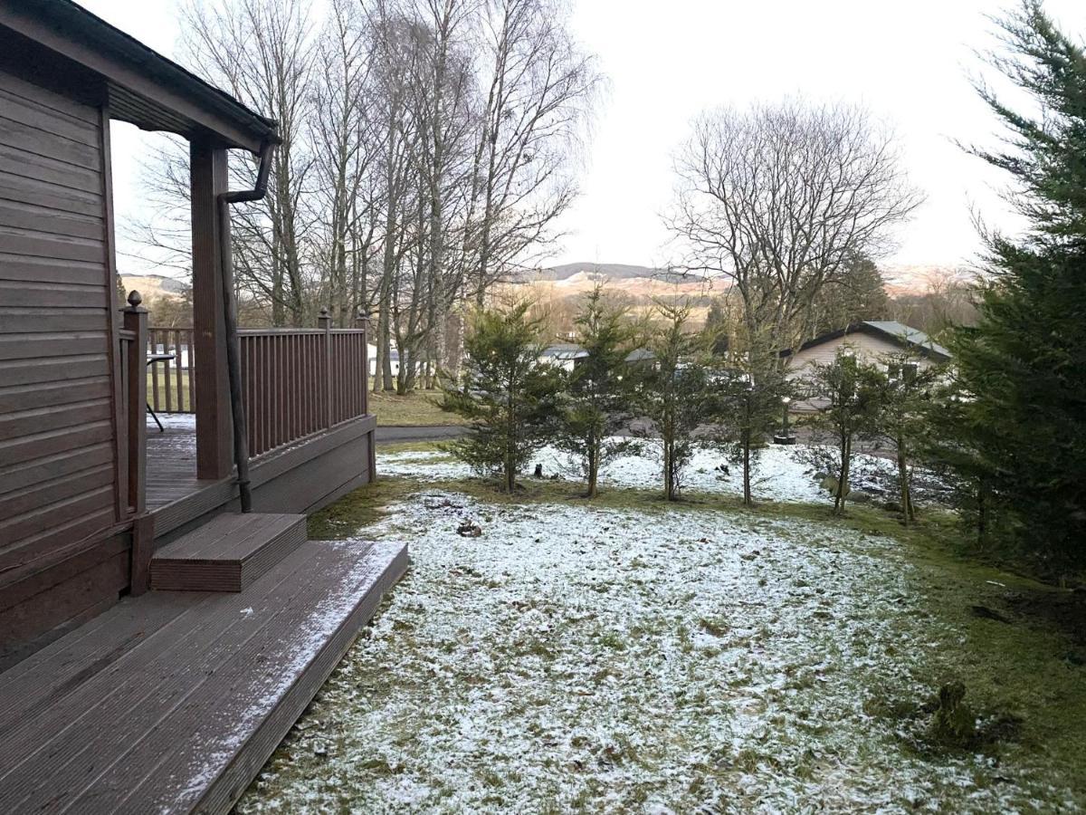 Stunning 4-Bedroom Cabin With Hot Tub In Beattock! Eksteriør billede